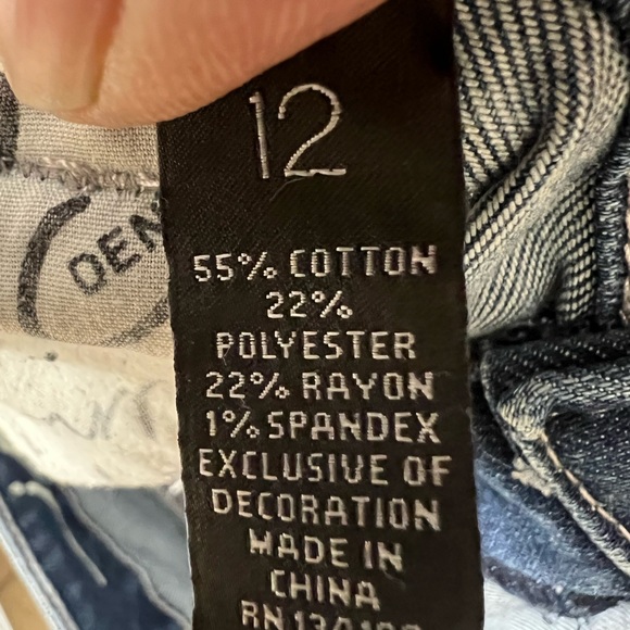 INC DENIM CURVY FIT LADYS FADED SHORTS. THE FRONTS HAVE FRONT HAS GEM ST… - Picture 4 of 5